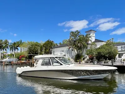 2020 Boston Whaler 380 Realm