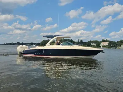 Chris-Craft LAUNCH GT 31
