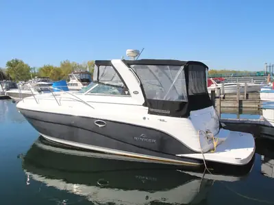 2006 Rinker 320 Express Cruiser