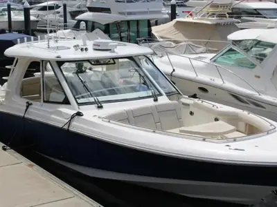 2019 Boston Whaler 380 Realm