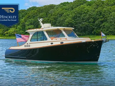 2015 hinckley Talaria 34