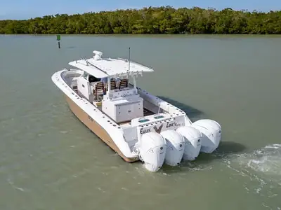 2021 HCB 42 LUJO
