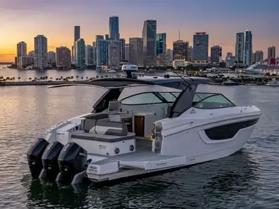 2021 Cruisers 38 GLS OB