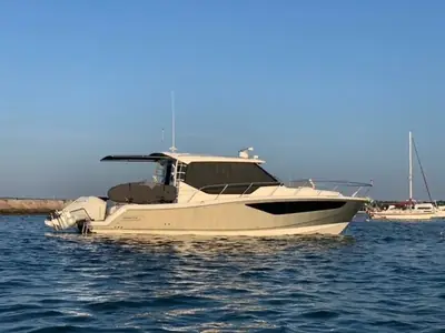 2021 Boston Whaler 405