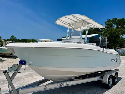 2016 Robalo R222