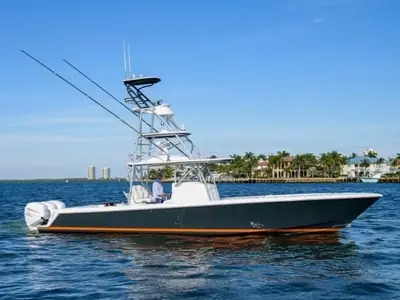 2019 Contender Center Console