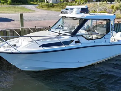 2023 Boston Whaler 325 Conquest