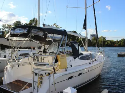 Hunter 33
