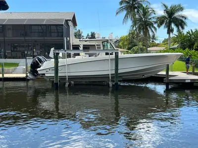 2013 Boston Whaler 370 Outrage
