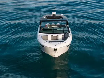 2020 Cruisers 38 GLS I/O