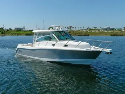 2019 Boston Whaler 345 Conquest
