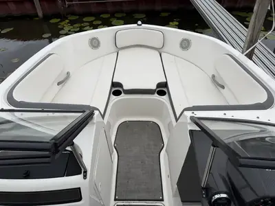 2019 Bayliner VR5 Bowrider