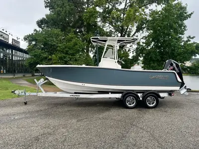 2026 Mako 214 CENTER CONSOLE