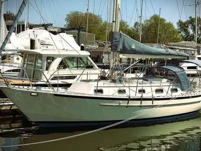 Pacific Seacraft Crealock 34