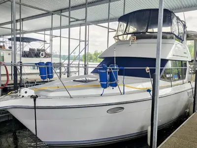 1992 Carver AFT CABIN 33