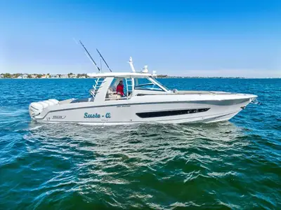 2019 Boston Whaler 420 Outrage