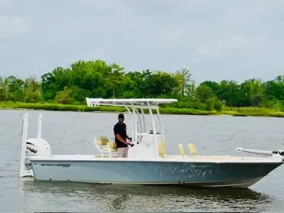 2023 Sportsman Masters 227 Bay Boat