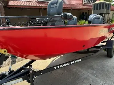 2026 Tracker Pro Guide V-16 SC