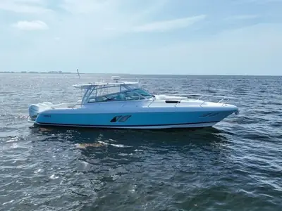 2017 Intrepid 430 Sport Yacht