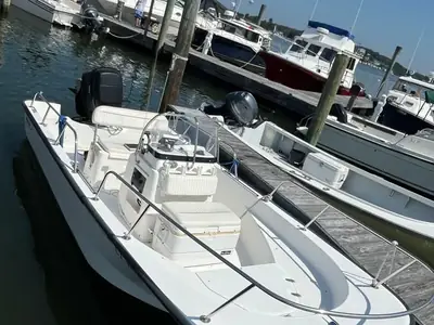 2004 Boston Whaler SUPER CAT 17