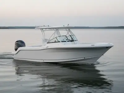 2021 Robalo R207 Dual Console
