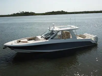 2022 Boston Whaler 380 Realm