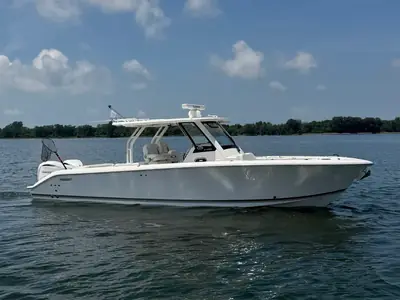 Pursuit S 328 Sport