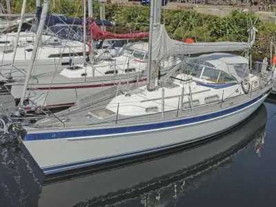 Hallberg-Rassy 37