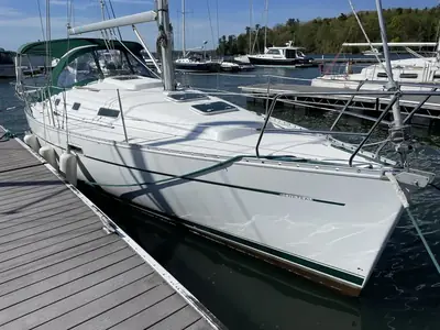 Beneteau R/C 32