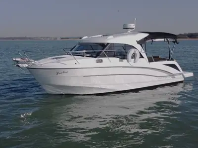 2018 Beneteau Antares 8