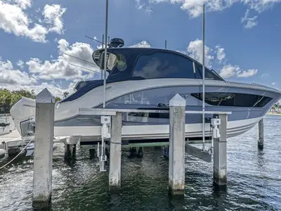 2022 Sea Ray 370 Sundancer Outboard