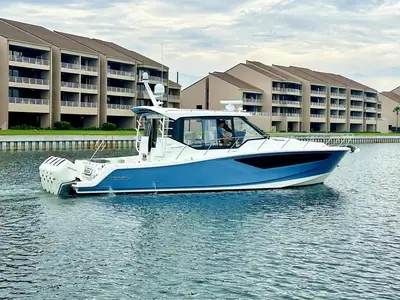 Boston Whaler 405 Conquest