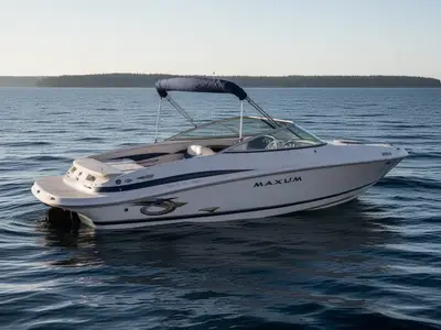 2004 Maxum 2100