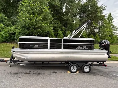 2026 Sun Tracker PARTY BARGE 20 DLX