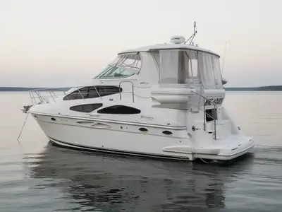 2005 Cruisers 405 Express Motoryacht