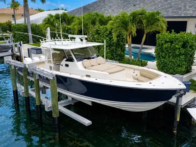 Pursuit S 408 Sport