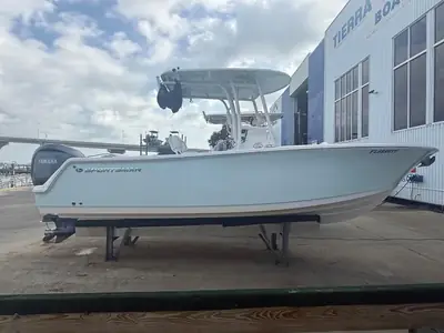 2022 Sportsman Open 232 Center Console