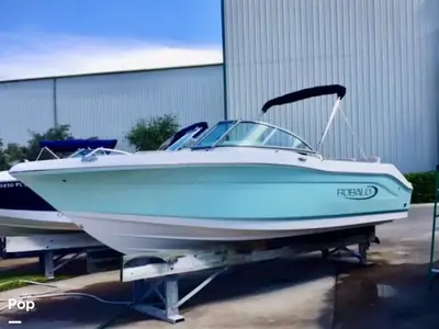 2019 Robalo R207 Dual Console