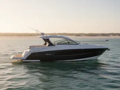2018 Cruisers 390 Express Coupe