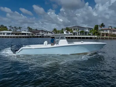 2017 Invincible 39 Open