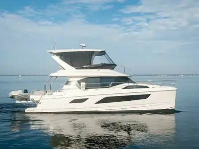 2018 Aquila 44 Yacht