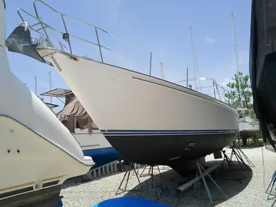 Fort Myers & Shipbuilding Brewer 44
