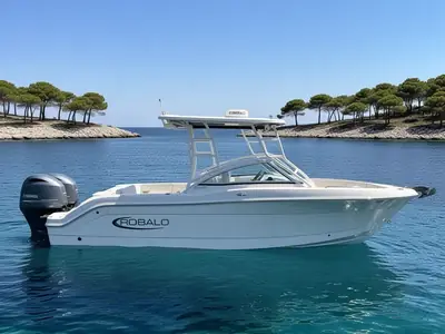 2022 Robalo R247 Dual Console
