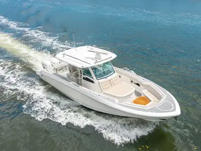 2018 Boston Whaler 380 Outrage