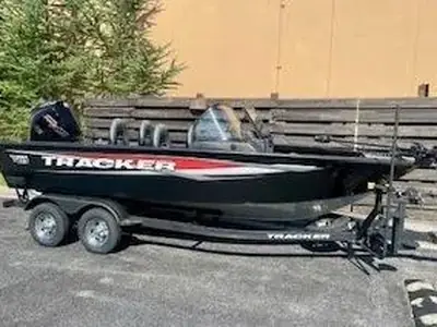 2026 Tracker Targa V-19 Combo