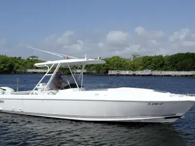 2003 Intrepid 323 Cuddy