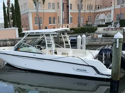 2016 Boston Whaler 270 Vantage