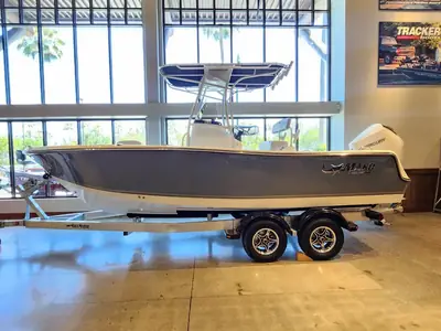 2025 Mako 214 CENTER CONSOLE