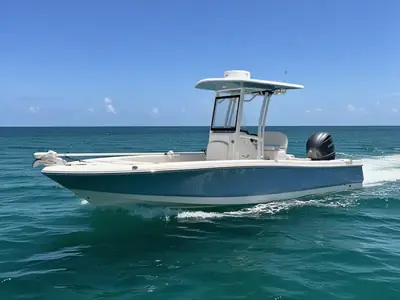 2022 Robalo 246 Cayman