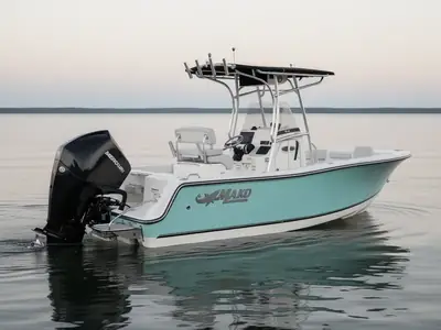 2022 Mako 214 CENTER CONSOLE